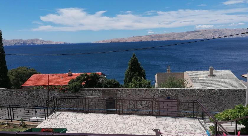 Apartmani Krijesnica — Hotel in Senj