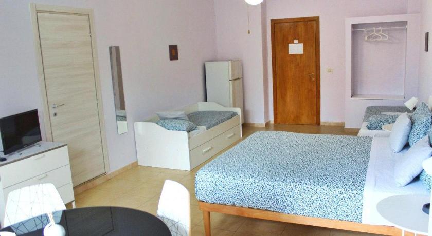 Image of Family Room with Bathroom 6
