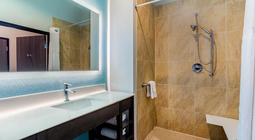 La Quinta Inn & Suites by Wyndham Northlake Fort Worth photo
