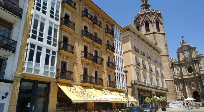 Flats Friends Plaza de la Reina — Hotel in València