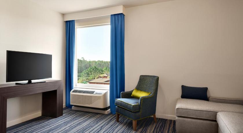 La Quinta Inn & Suites by Wyndham Orlando IDrive Theme Parks