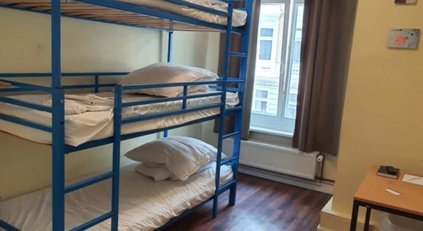 Image of Triple Room with Private Bathroom 3