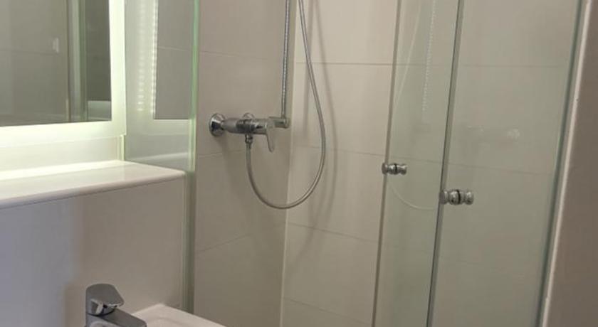 Image of Triple Room with Private Bathroom 2