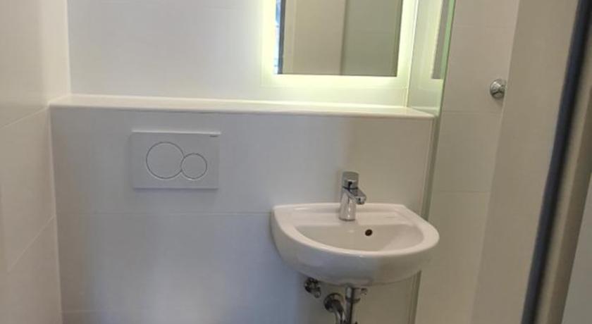 Image of Triple Room with Private Bathroom 8