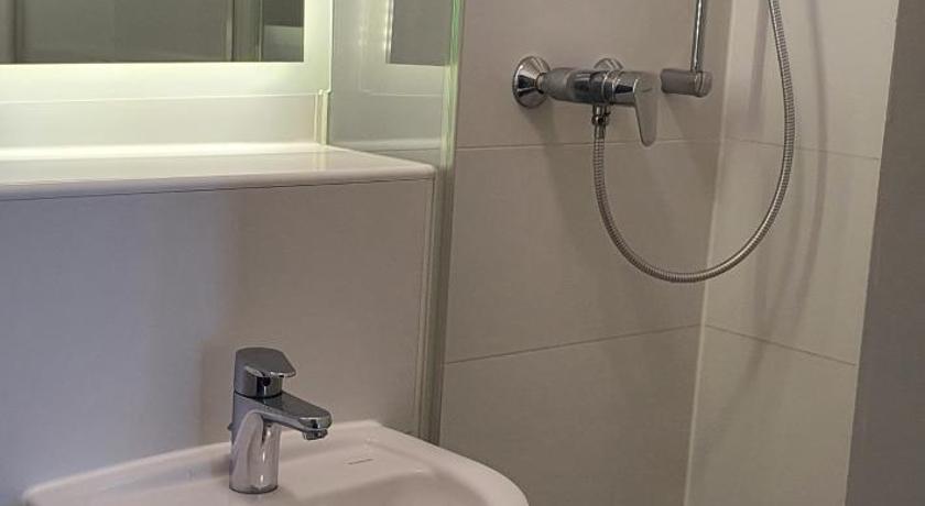 Image of Triple Room with Private Bathroom 4