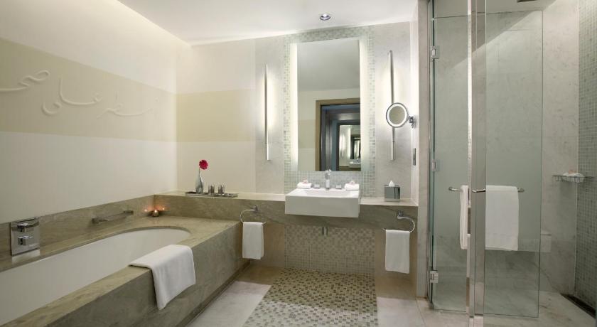 Image of Deluxe King Room 2