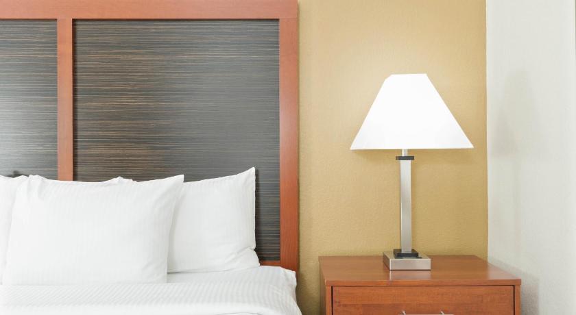 La Quinta Inn & Suites by Wyndham Midwest City - Tinker AFB