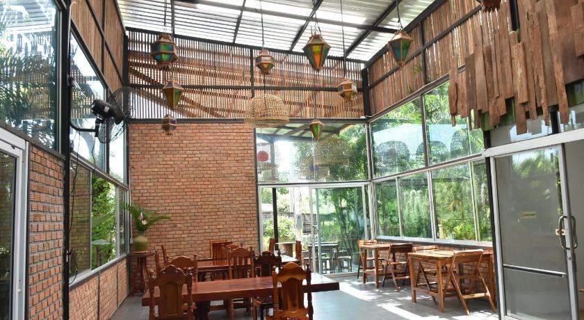 Hug Sakhonnakhon Hotel photo