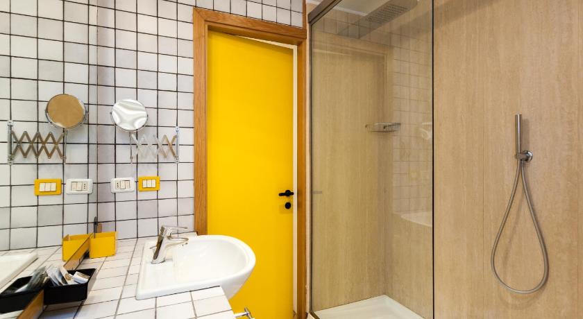 a bathroom with a shower, toilet and sink, Residence Degli Aranci in Ancona