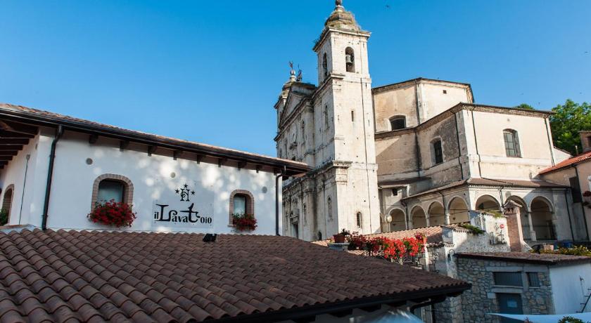a building with a clock on the top of it, Il Lavatoio Dimora Storica in Castel di Sangro