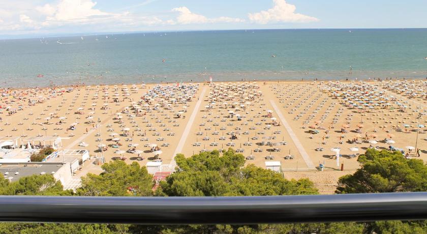 International Seaview Apartments photo