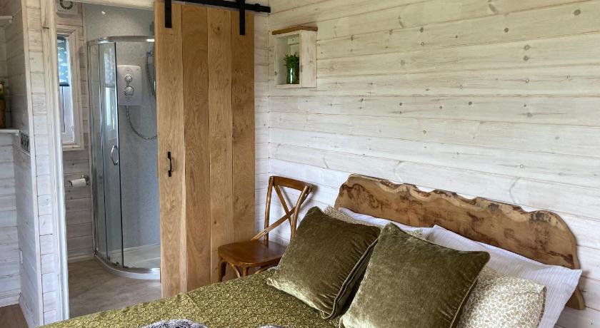 Slades Farm Glamping - image 9