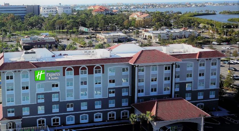 a large building with a clock on top of it, Holiday Inn Express & Suites St. Petersburg - Seminole Area in St. Petersburg (FL)