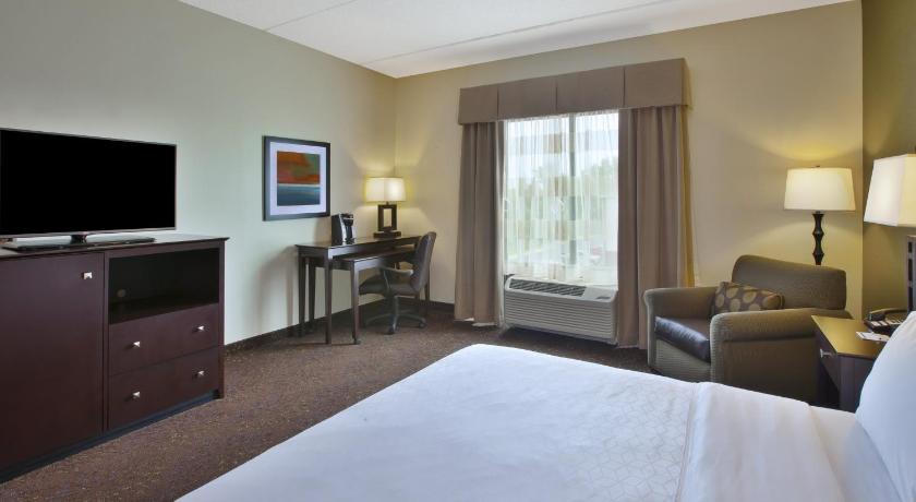 Holiday Inn Express & Suites Geneva Finger Lakes