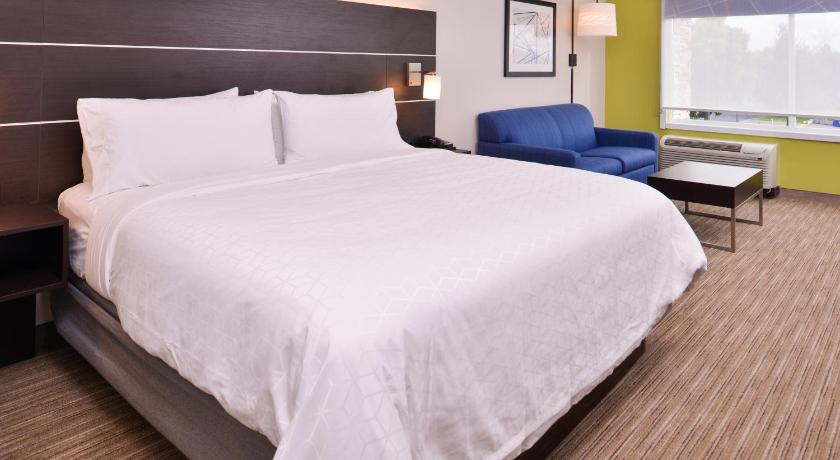 Holiday Inn Express and Suites - Mall of America - MSP Airport