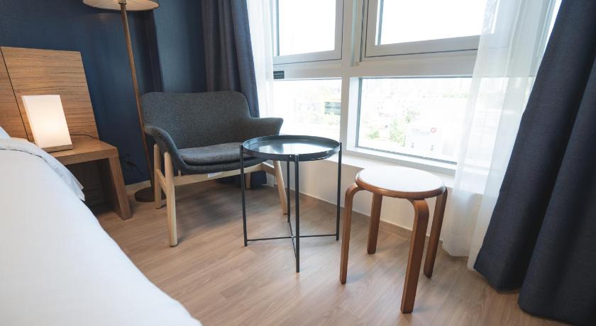 Image of Standard Double City View 6