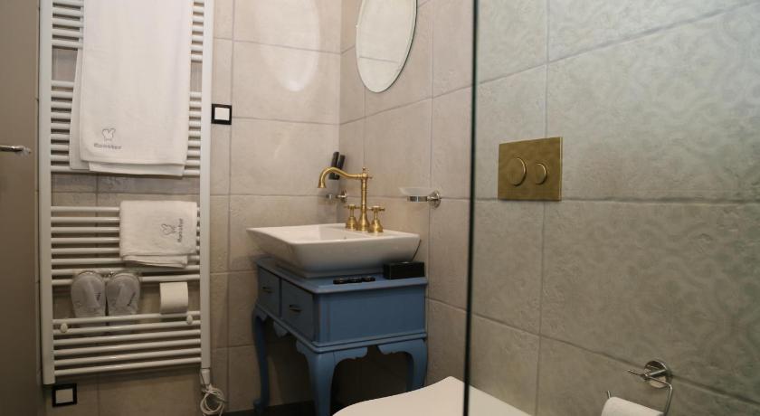 Rooster Suites photo