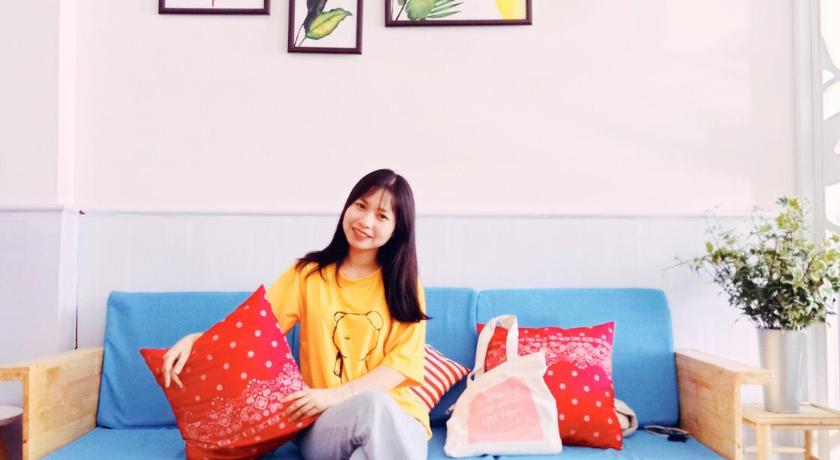 a woman sitting on a couch in a living room, Letters' Homestay Le Duan in Tuy Hòa (Phú Yên)