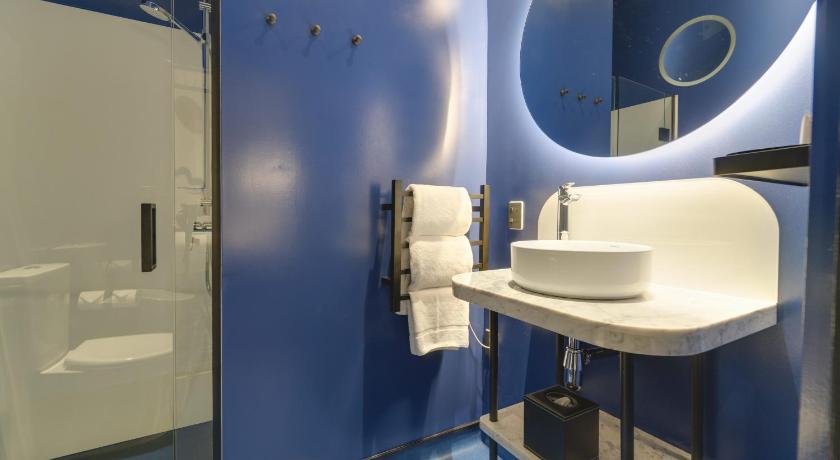Image of Standard Twin 3