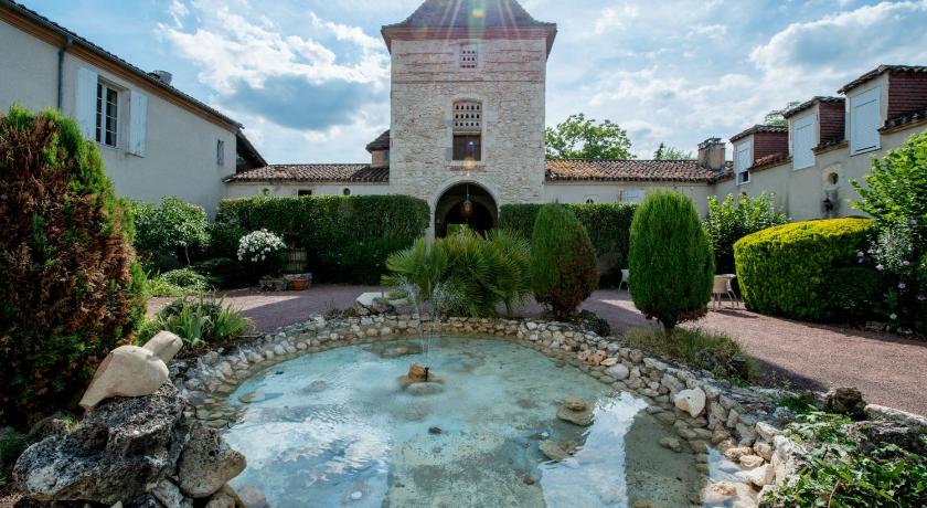 Logis Hotel Le Prince Noir — Hotel in Laplume