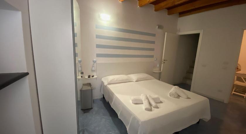 CARUGIO ROOMS Vernazza photo