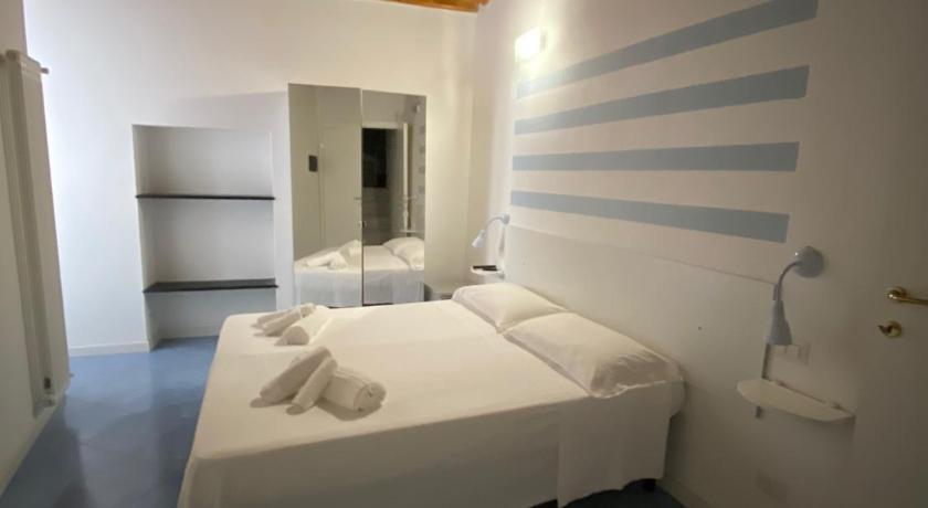 CARUGIO ROOMS Vernazza photo
