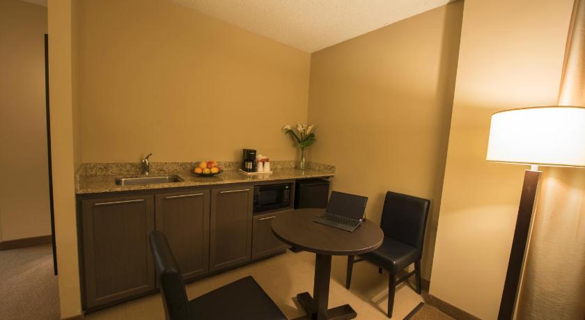 Quality Inn and Suites P.E. Trudeau Airport