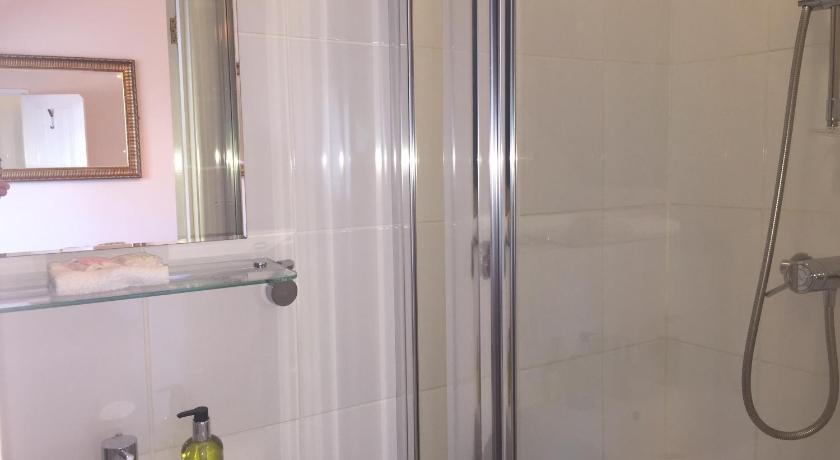 Shrubbery Guest House - image 13