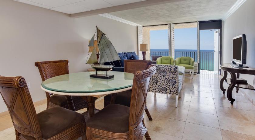 Image of 1 King Bed 1 Bedroom Suite Oceanfront 3