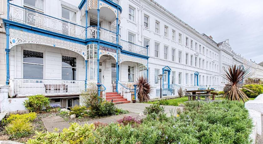 Whitehouse Hotel photo