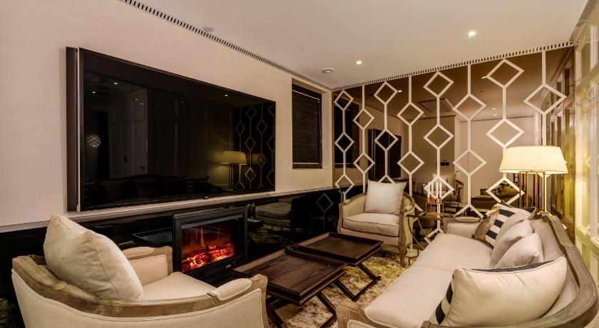 Image of Designer Suite - Bath Bombs Included 8