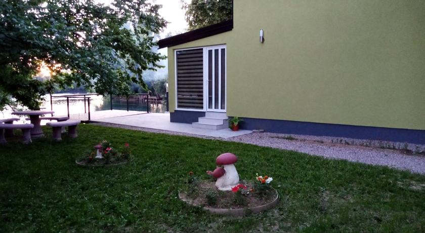 Apartman Dzenis — Hotel in Bihac