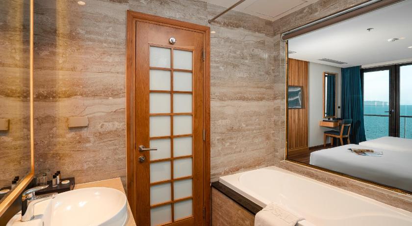 Image of Deluxe Partial Sea View Twin 9