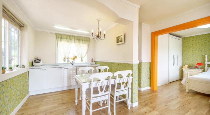 Image of One-Bedroom House 11