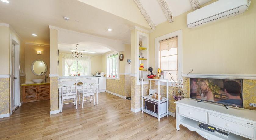 Image of One-Bedroom House 3