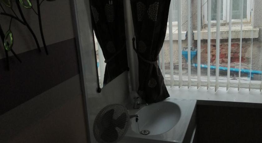 Image of SINGLE ROOM-SHARED BATHROOM 8