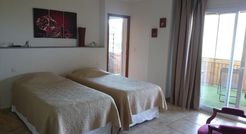 Image of Twin Room with Mountain View 1