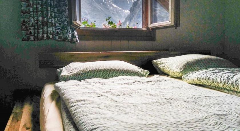 Image of Standard Double Room with Shared Bathroom 3