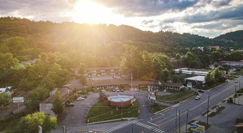 The Mountaineer Inn - Asheville