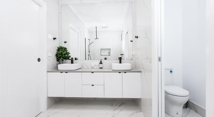 TWO TEN Sleeps 10! Luxury CBD Accommodation photo