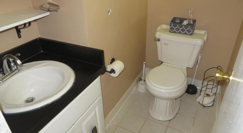 Atlanta Hartsfield Airport Guesthouse - Netflix Disney Amzn photo