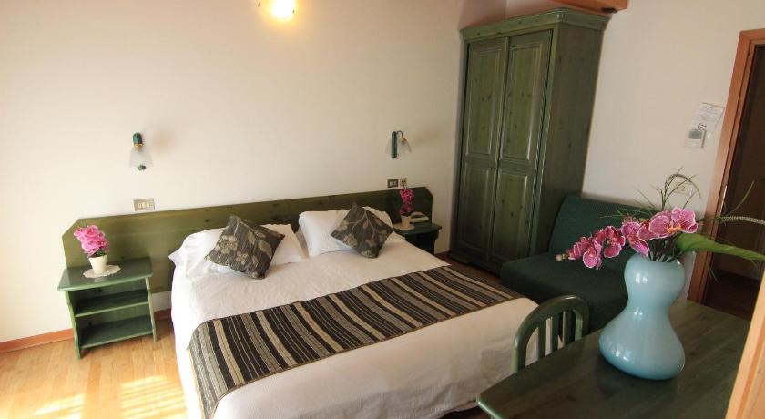 Albergo Ristorante Cacciatori photo