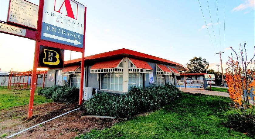 a building with a sign on the side of it, Ardeanal Motel in West Wyalong