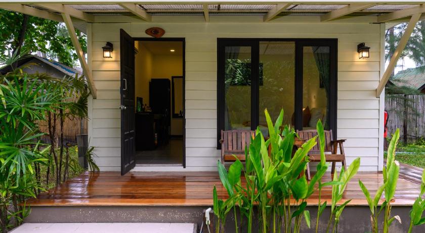 Image of Deluxe Bungalow 10