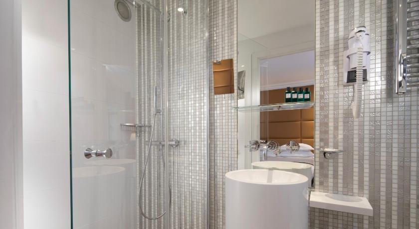 Image of Deluxe Double Room 7