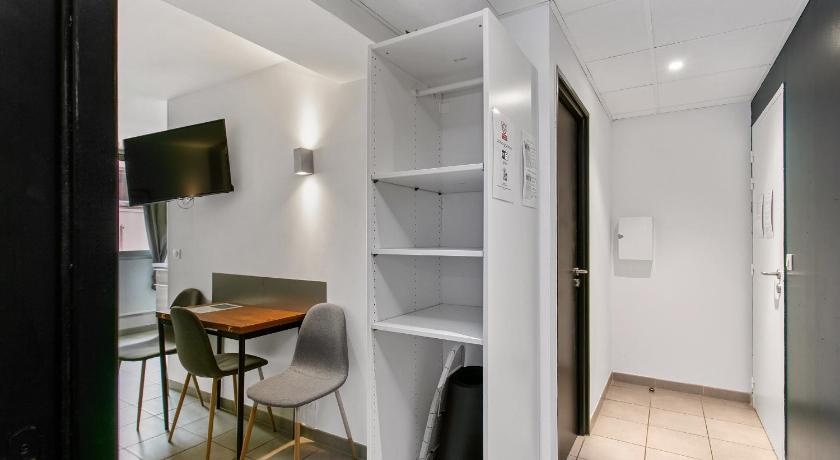 a kitchen with a table and a refrigerator, Coeur Urbain Apartments - Place de la Comedie in Montpellier