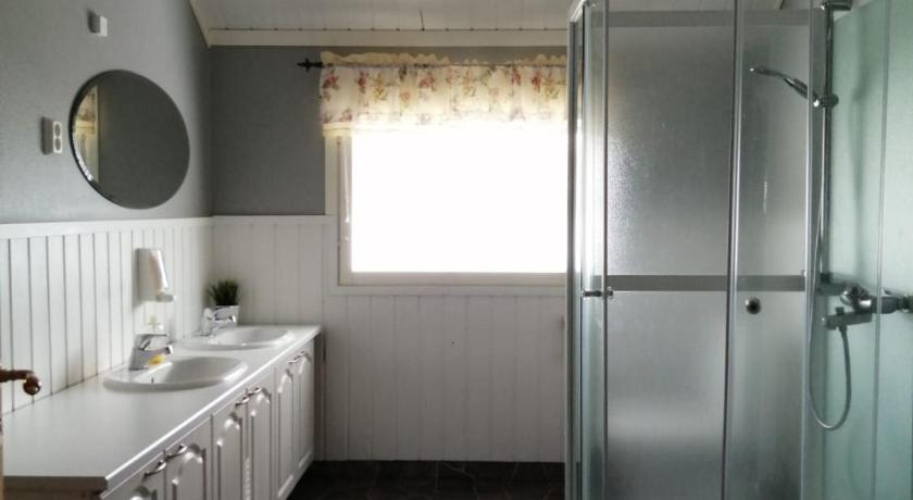 Double Room with Shared Bathroom, Hannuksen Piilopirtti in Oulu