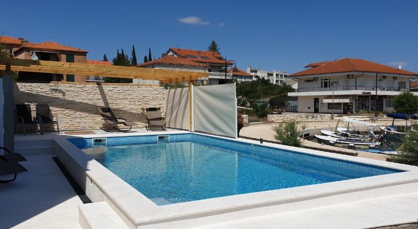 Pascal Adventure, Villa 7 nights 1 free photo