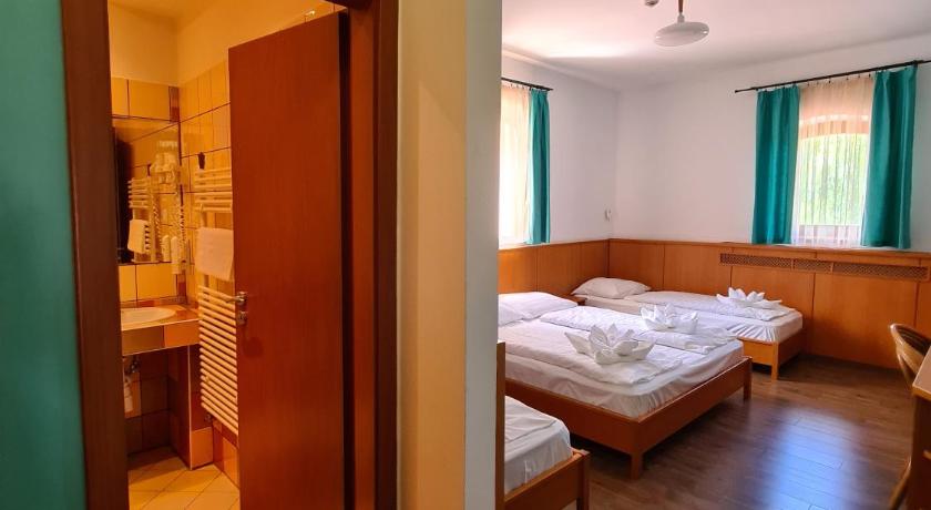 Image of Triple Room 1