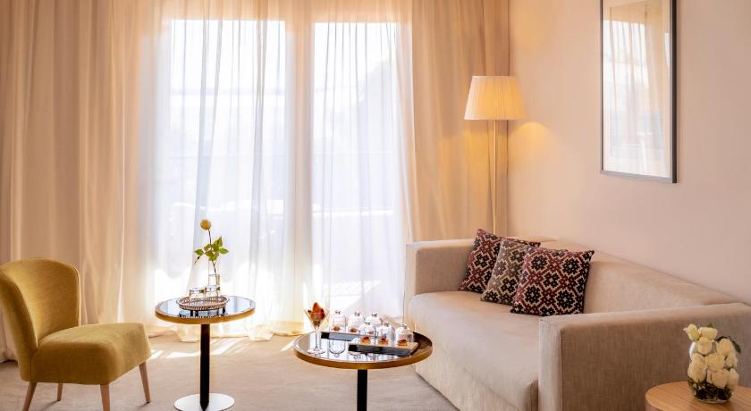 Image of Contemporary Junior King Suite with Balcony 0